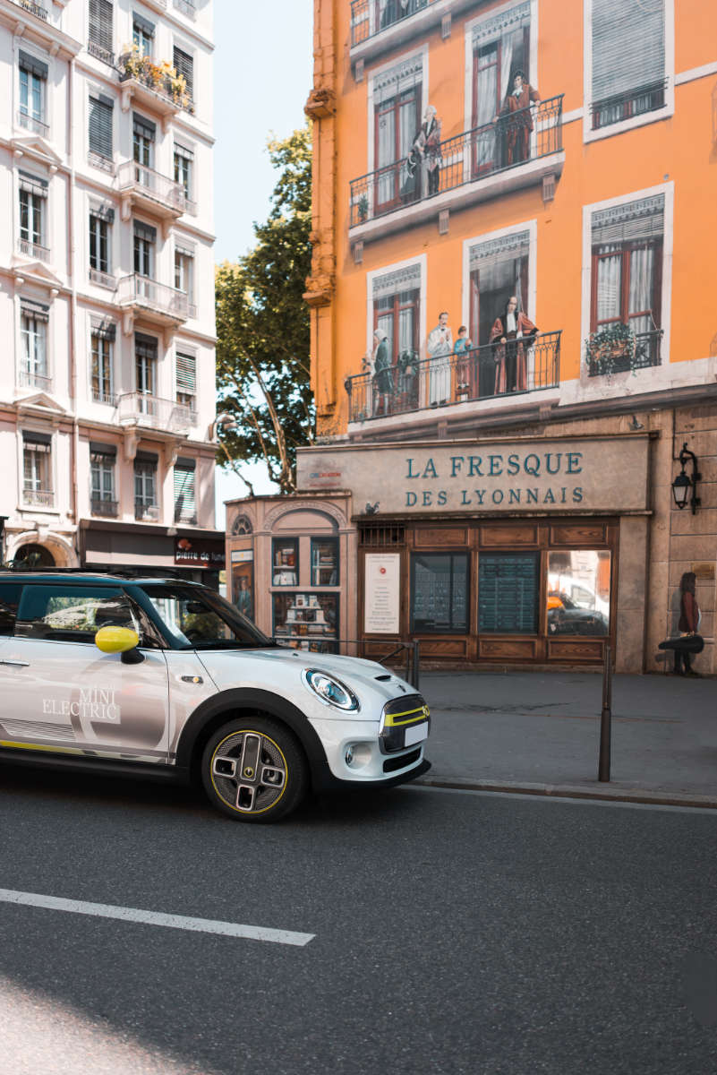 MINI electric fresque Lyon critair 0